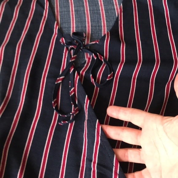 OLM Stripe Print Criss‎ Cross Surplice V-Neck With Tie Top - Picture 5 of 8